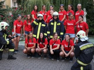 DKKA flashmob a mozi előtt - fotó: Sándor Judit