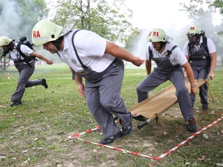 Tűzoltók versenye a Szalki-szigeten - fotó: Sándor Judit