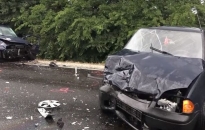 Hármas baleset, teljes útzár a 6-oson