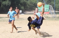 Kézilabda és foci a strandon
