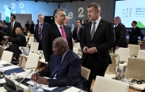 Orbán: a segítséget kell odavinni és nem a bajt idehozni