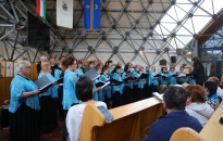 A virágvasárnap varázsa a vegyeskarral (galériával)