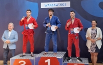 Szépen fénylő érmek Varsóból