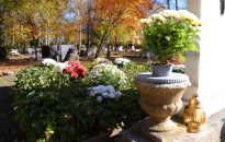 Idén is meghitten emlékezhetünk elhunyt szeretteinkre a temetőben Idén is meghitten emlékezhetünk elhunyt szeretteinkre a temetőben