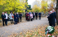 A kegyelet koszorúival emlékeztek a világháborúk áldozataira A kegyelet koszorúival emlékeztek a világháborúk áldozataira