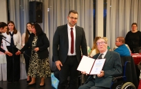 Díjátadó, jubileum, születésnap – ünnepelt a Mozgáskorlátozottak Együtt Egymásért Egyesülete 