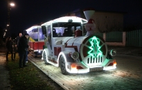 Évtizedes hagyományt folytattak – színes forgatag volt Újtelepen Mikulás napján