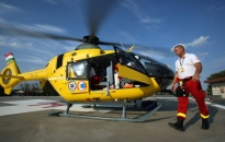 Mentőhelikopter vitte el a súlyos sérültet