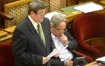 Adóváltozások - Olcsóbb alapélelmiszerek, jócskán dráguló cigaretta?