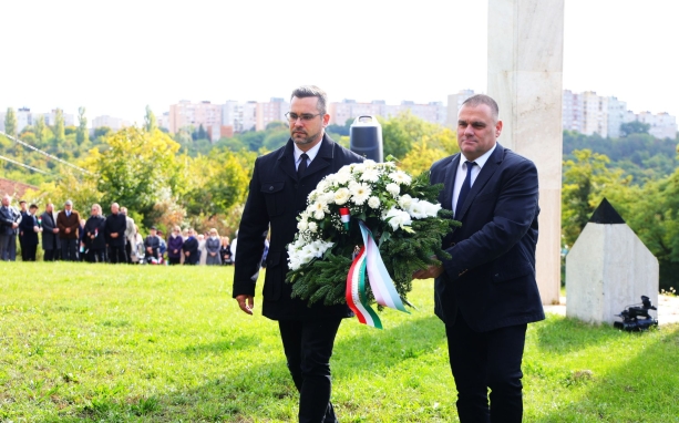 Közös főhajtással a hősök emléke előtt (videóval, galériával)