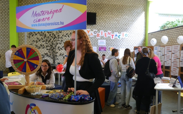 Tömegvonzás, nagy merítés a szakmák napján (galériával)
