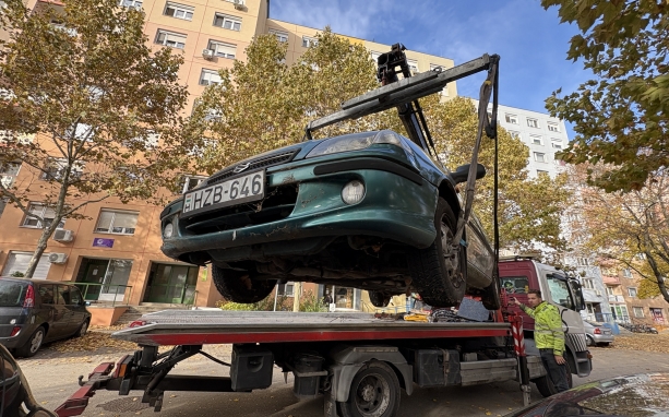 Helyfoglaló roncsok helyett parkolóhelyek Helyfoglaló roncsok helyett parkolóhelyek