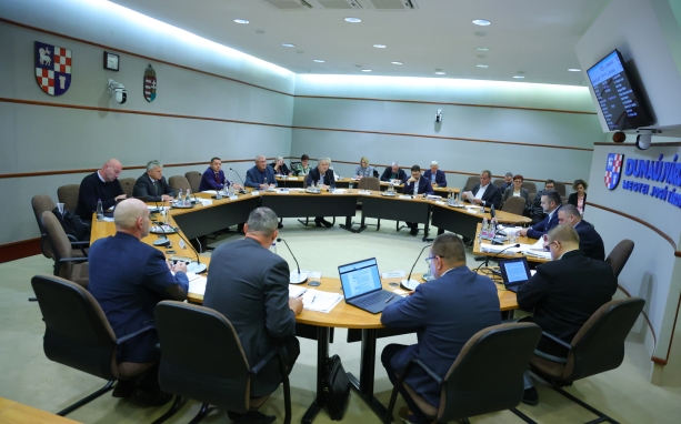 Közgyűlés: a kórház melletti parkolók építésének szerződéseiről is döntöttek