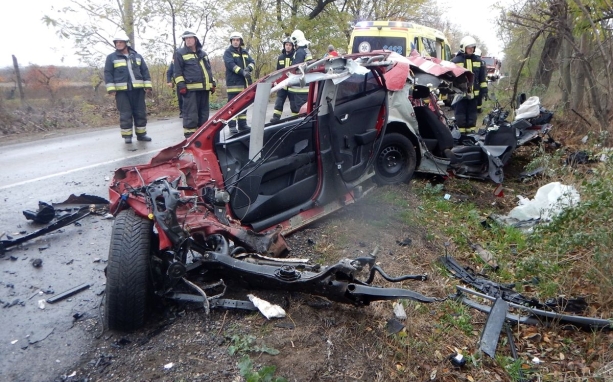 Frontális karambol az 51-es főúton