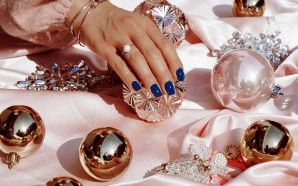 Karácsonyi körmök 2025-ben: így készülj az ünnepekre! Karácsonyi körmök 2025-ben: így készülj az ünnepekre!