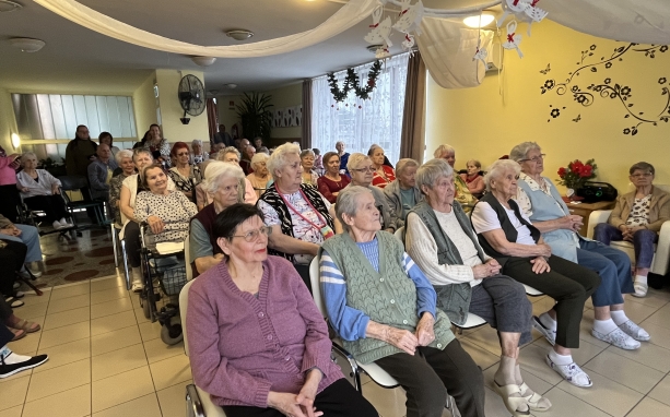 Karácsonyi ünnepség az idősek otthonában 