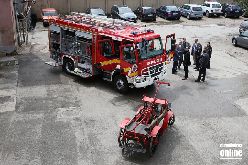 Megújult a tűzoltóállomás, megjött az új tűzoltókocsi - fotó: Sándor Judit