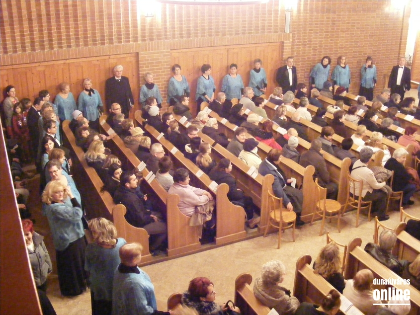 Dunaújvárosi Vegyeskar adventi koncert - fotó: 