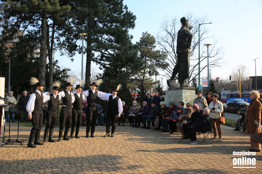 Borovszky Ambrus emlékművének avatása a Martinász szobornál - fotó: 