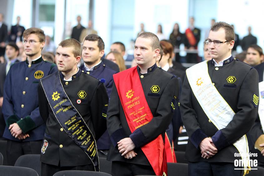 Ünnepélyes diplomaátadó a főiskolán - fotó: Sándor Judit