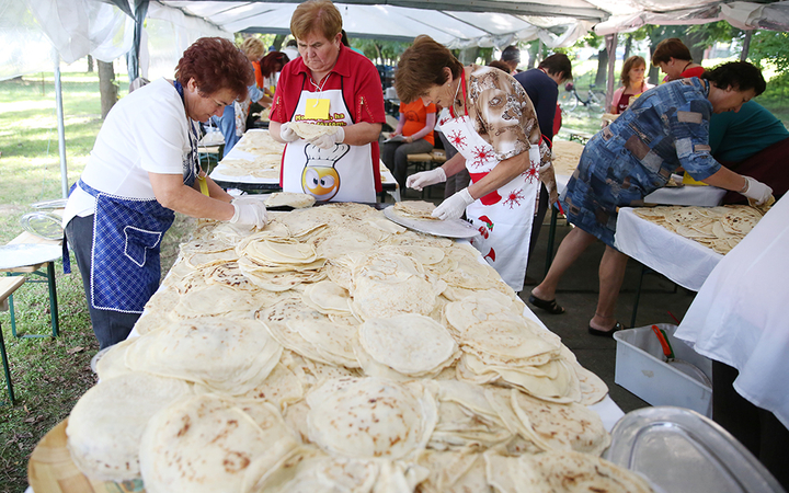 Palacsinta hegyek - Rekordra készülnek Földváron - fotó: Sándor Judit