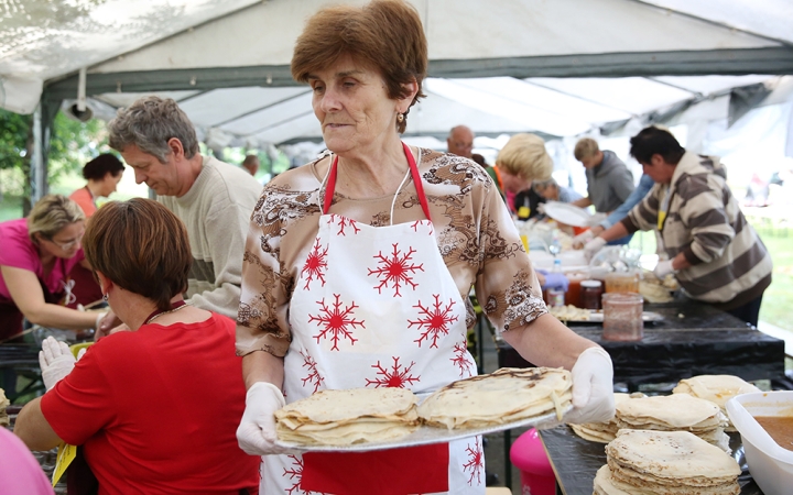 Palacsinta hegyek - Rekordra készülnek Földváron - fotó: Sándor Judit