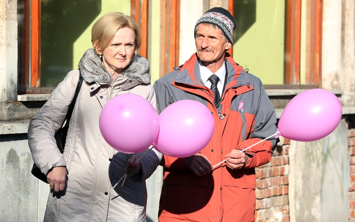 Figyelemfelhívó séta a mellrák ellen - fotó: Sándor Judit