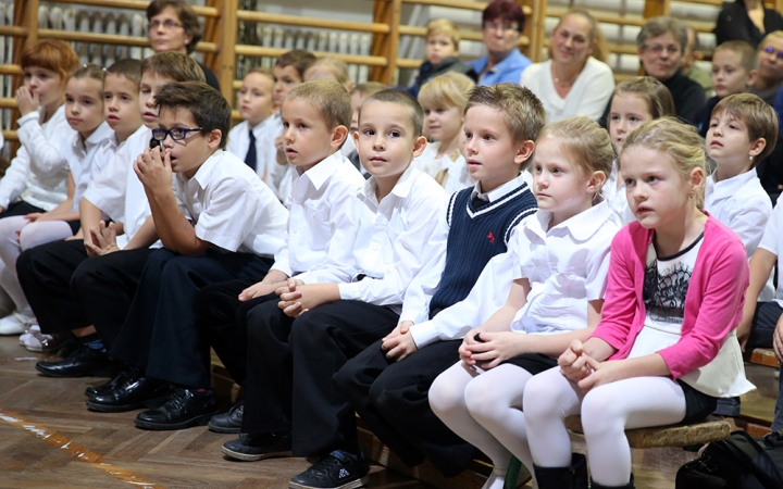 Elsősavató a Petőfiben - fotó: Sándor Judit