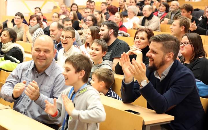 Tésztahíd-építő verseny - fotó: Sándor Judit