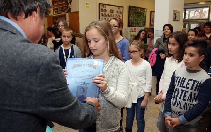 Rajzverseny a Petőfiben - fotó: Sándor Judit