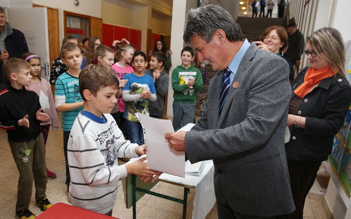 Rajzverseny a Petőfiben - fotó: Sándor Judit