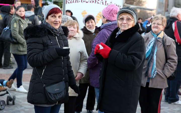 Kolbászfesztivál a Városháza téren (2016) - fotó: Sándor Judit