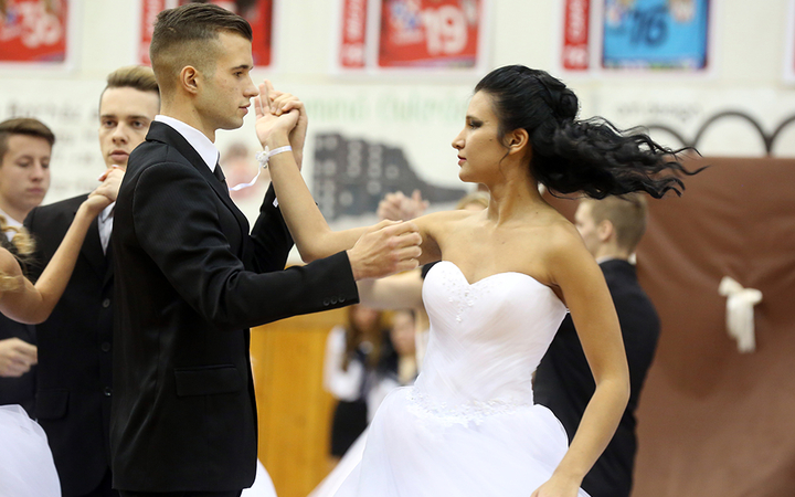 Szalagavató a Kereskedelmiben - fotó: Sándor Judit