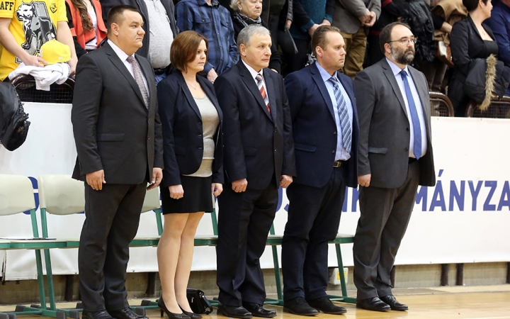 Szalagavató a Kereskedelmiben - fotó: Sándor Judit