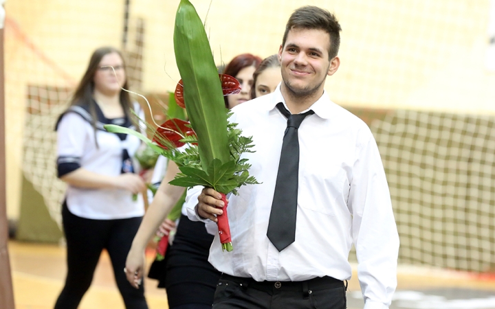 Szalagavató a Kereskedelmiben - fotó: Sándor Judit