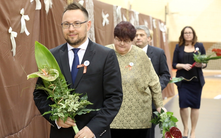 Szalagavató a Kereskedelmiben - fotó: Sándor Judit