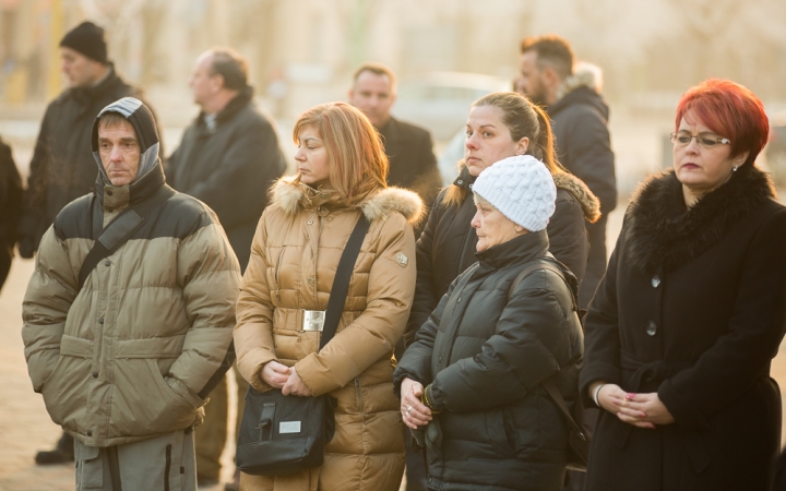 Nemzeti Gyásznap - Gyertyagyújtás a főtéren - fotó: Ónodi Zoltán