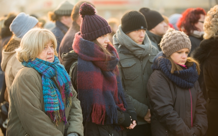 Nemzeti Gyásznap - Gyertyagyújtás a főtéren - fotó: Ónodi Zoltán