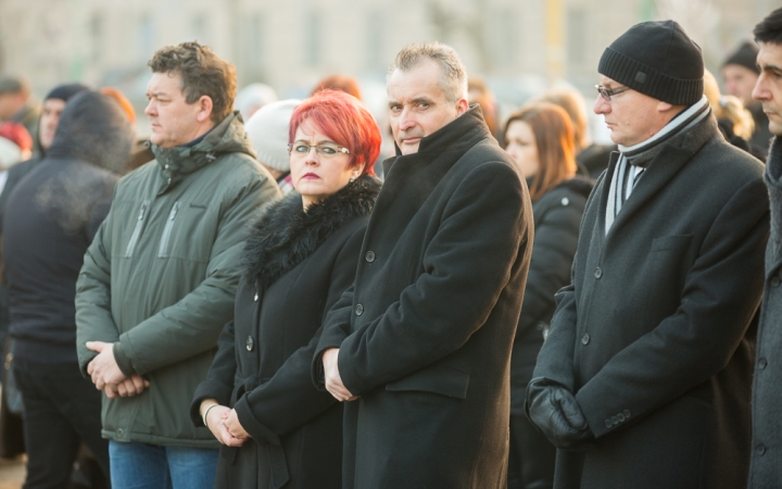 Nemzeti Gyásznap - Gyertyagyújtás a főtéren - fotó: Ónodi Zoltán