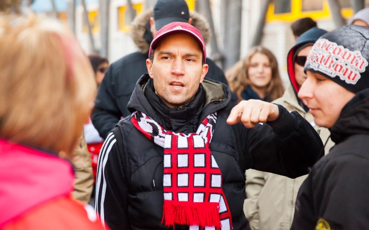 Szurkolói flashmob az Acélbikák edzésén - fotó: Ónodi Zoltán