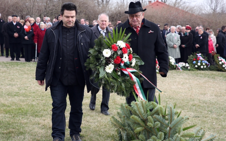 Március 15. - Ünnepség és koszorúzás a &#039;48-as emlékműnél - fotó: Sándor Judit