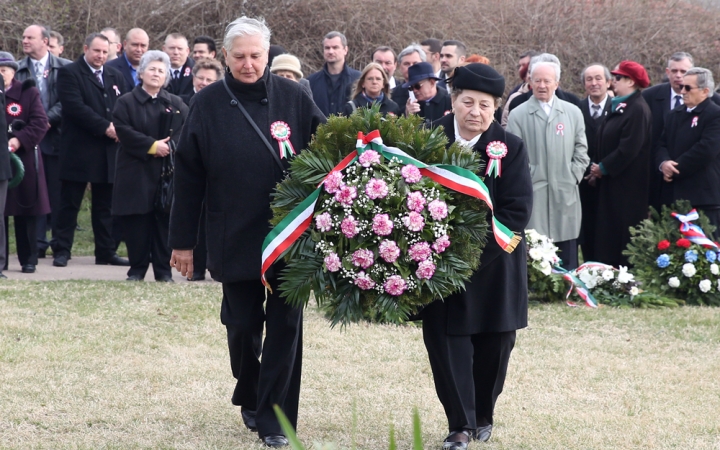 Március 15. - Ünnepség és koszorúzás a &#039;48-as emlékműnél - fotó: Sándor Judit