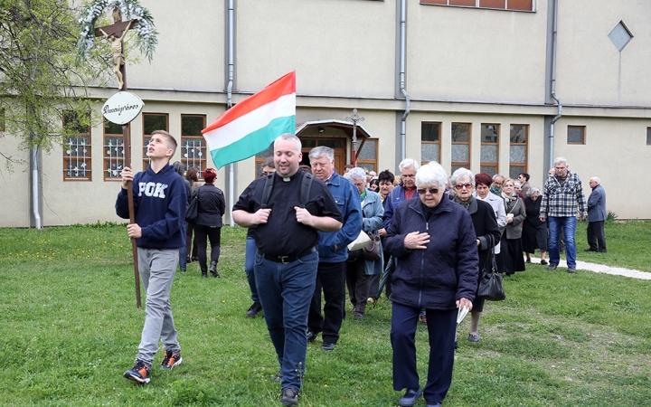 Nagypénteki keresztút - fotó: Sándor Judit