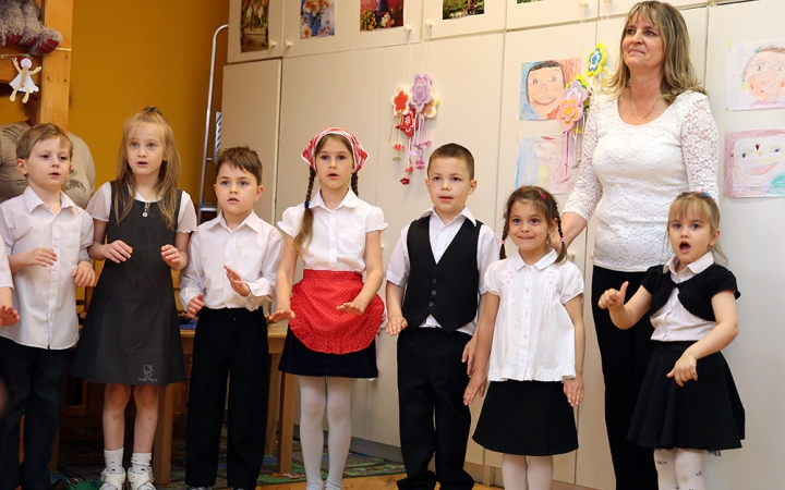 Anyák napja az Aranyalma oviban - fotó: Sándor Judit