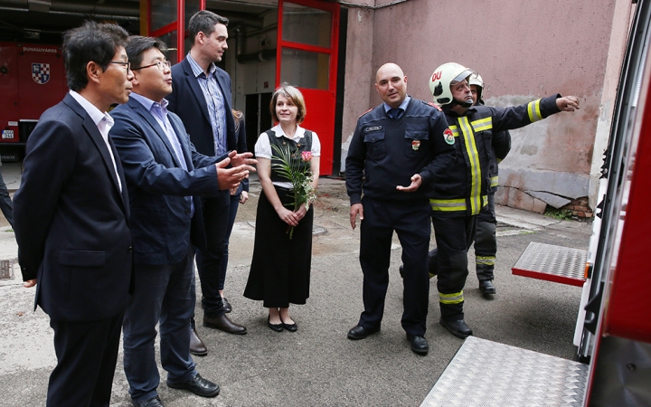 Megújult a tűzoltóállomás, megjött az új tűzoltókocsi - fotó: Sándor Judit