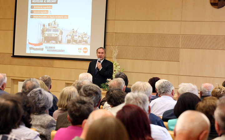 Lakossági fórum a "C" szárnyban - fotó: Sándor Judit