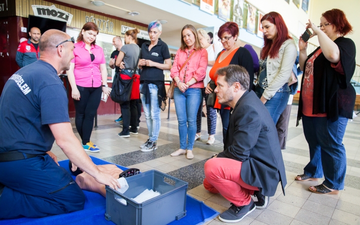 Újraélesztési rekord - A bartókosok és a kézis lányok is beszálltak - fotó: Ónodi Zoltán