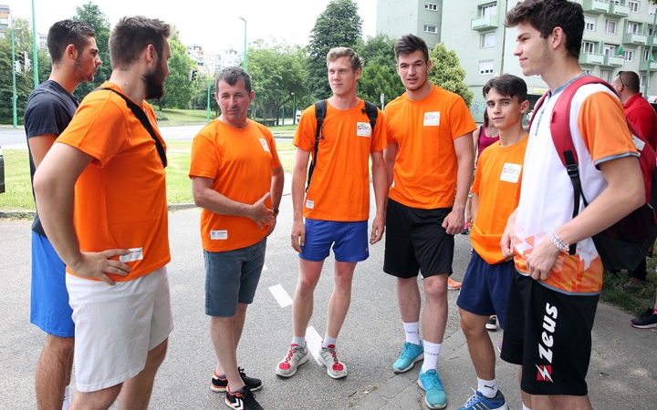 Olimpiai lángfutás a városban - fotó: Sándor Judit