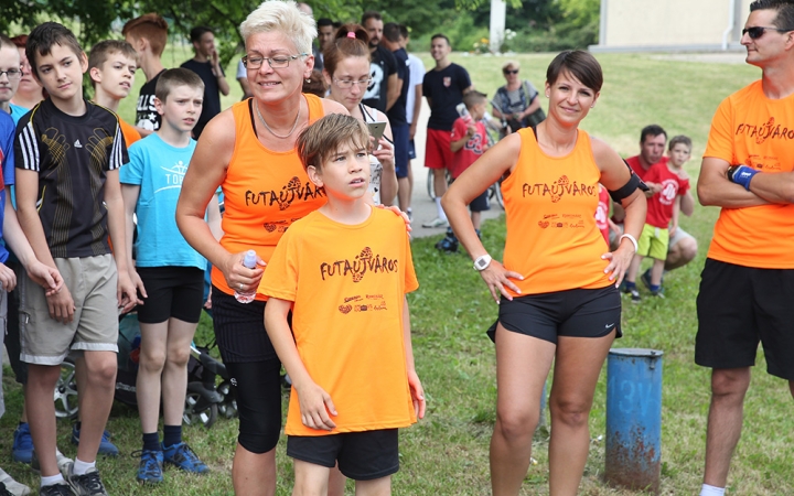 Olimpiai lángfutás a városban - fotó: Sándor Judit