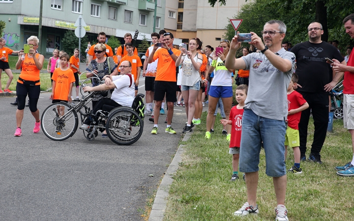 Olimpiai lángfutás a városban - fotó: Sándor Judit